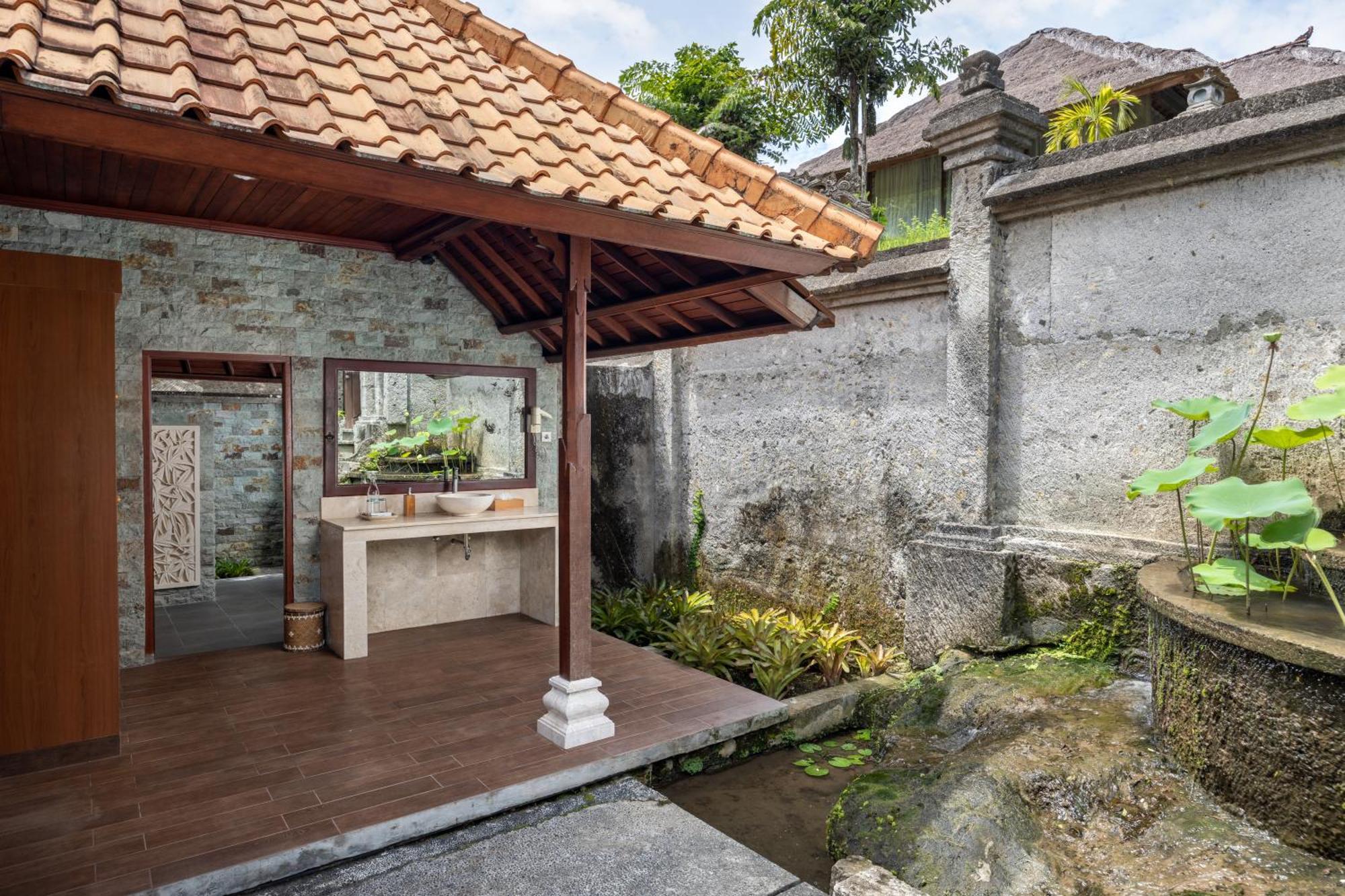 Santi Mandala Villa & Spa Sukawati  Exterior photo